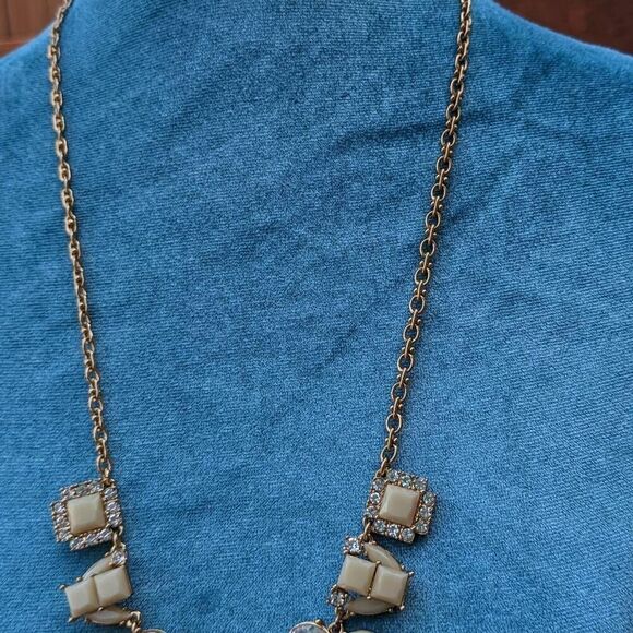 Kate Spade Turn Heads Blush Bib Statement Necklace - Picture 5 of 7